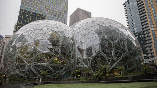 Amazon: from loss-making company to $1 trillion capitalization